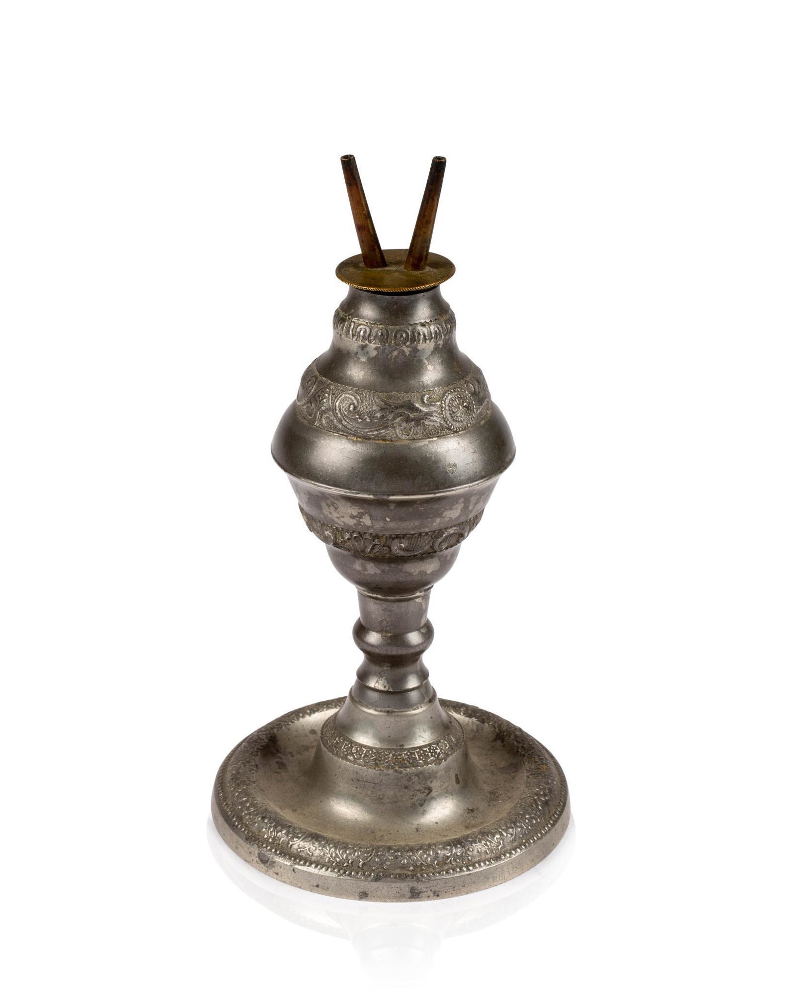 AMERICAN PEWTER WHALE OIL LAMP, MOLINEAUX.: 9 1/8" high, 5" diameter. CONDITION: In antique condition with signs of wear from use.