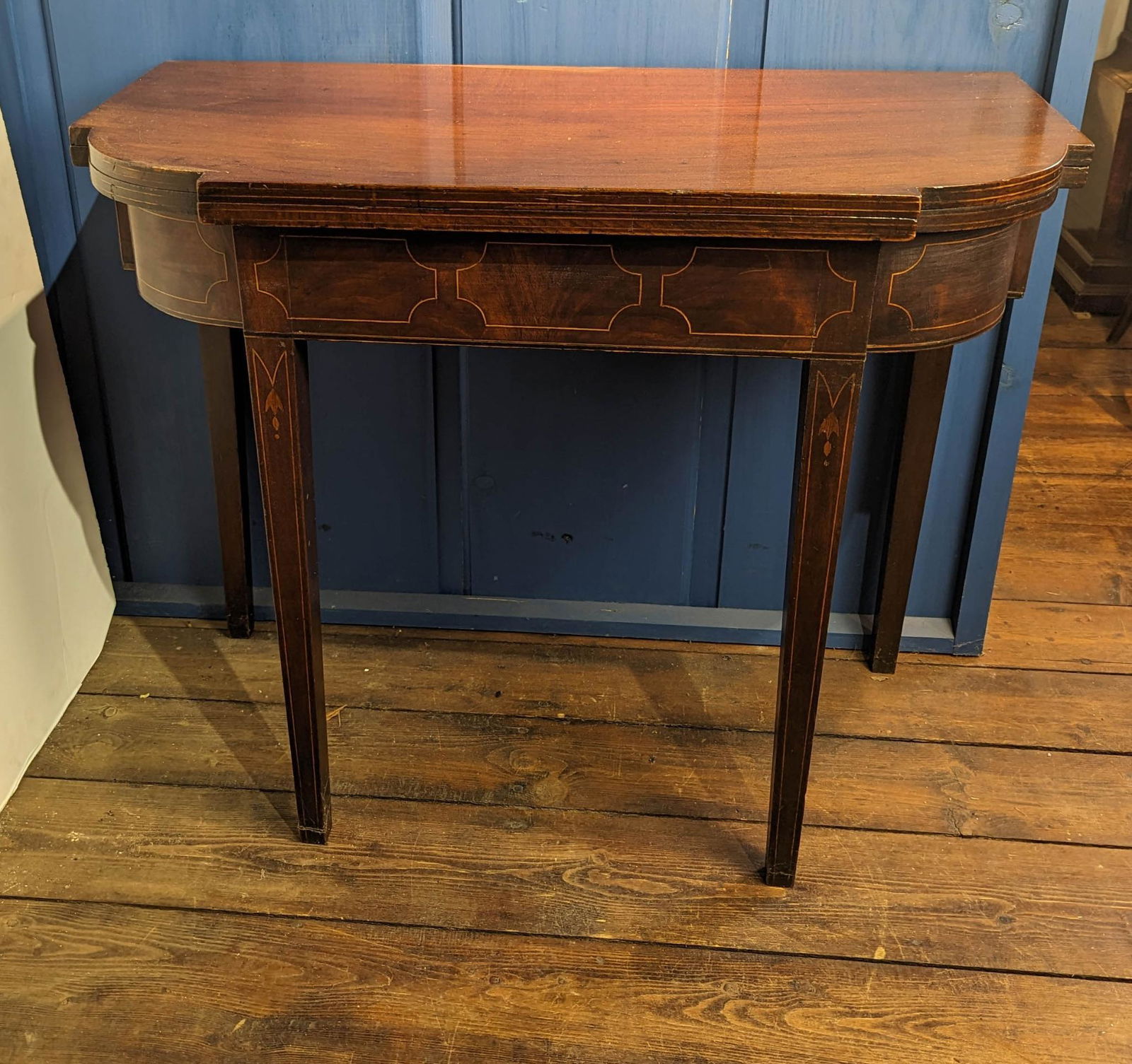 AMERICAN HEPPLEWHITE INLAID CARD TABLE. (1 of 5)