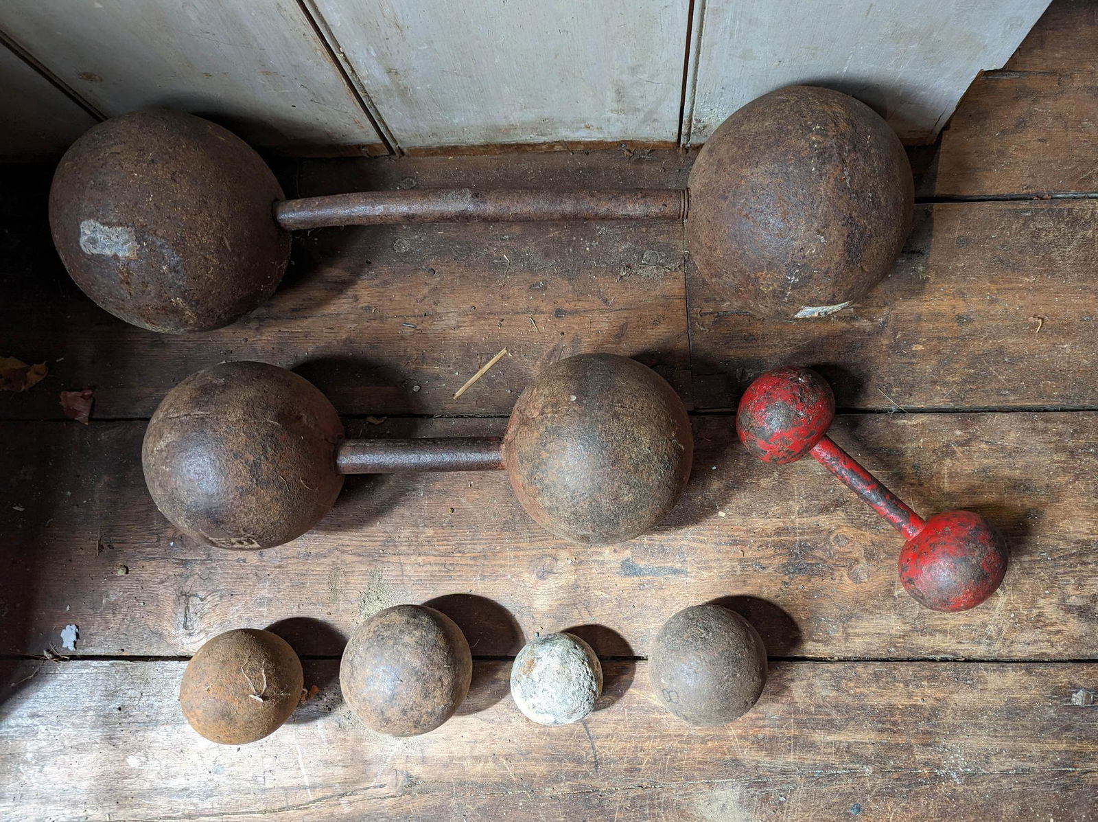 AMERICAN OR FRENCH FOUR POUNDER CROSS BAR SHOT. (1 of 2)