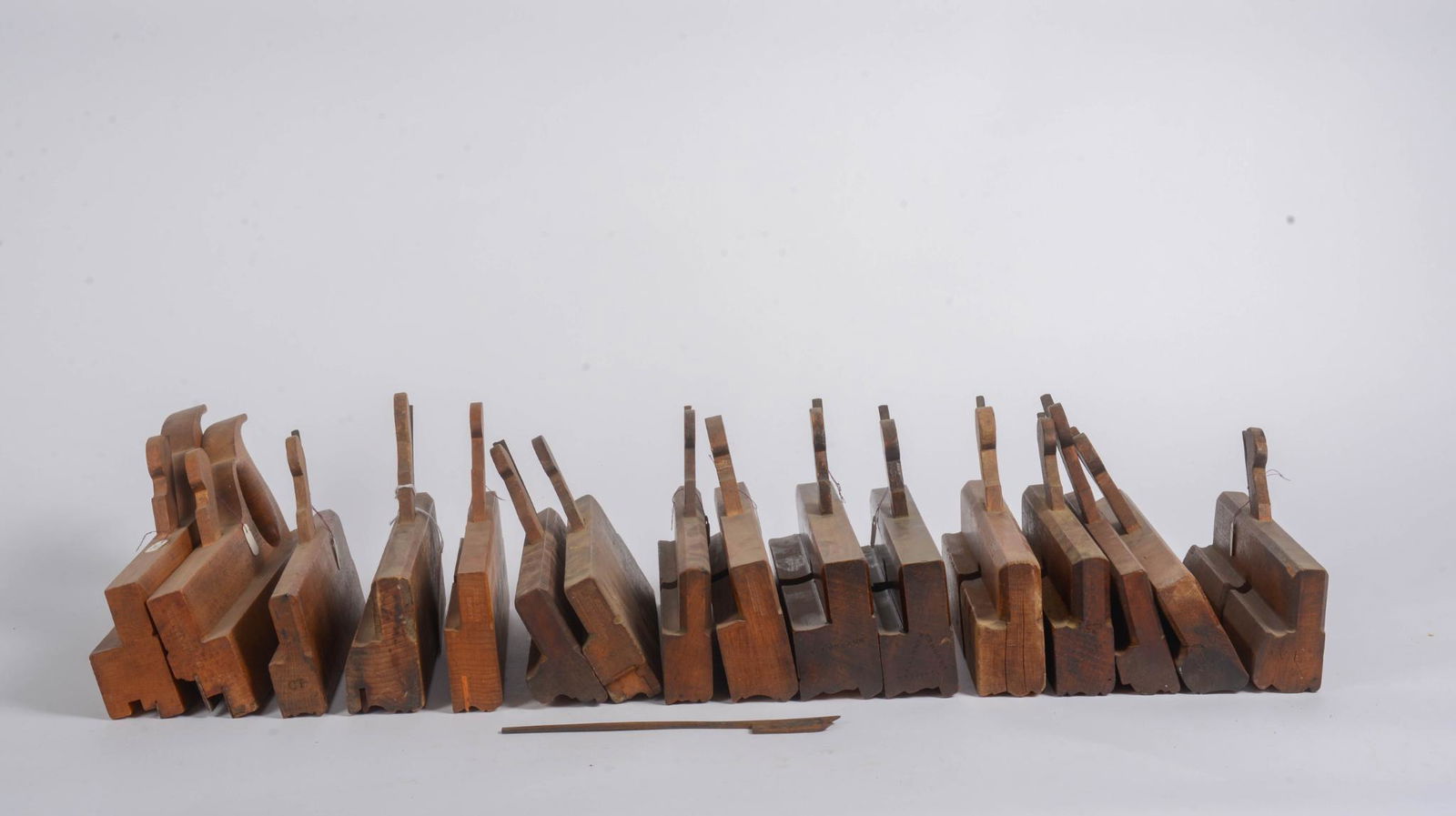 GROUP OF 16 MOULDING PLANES (1 of 7)