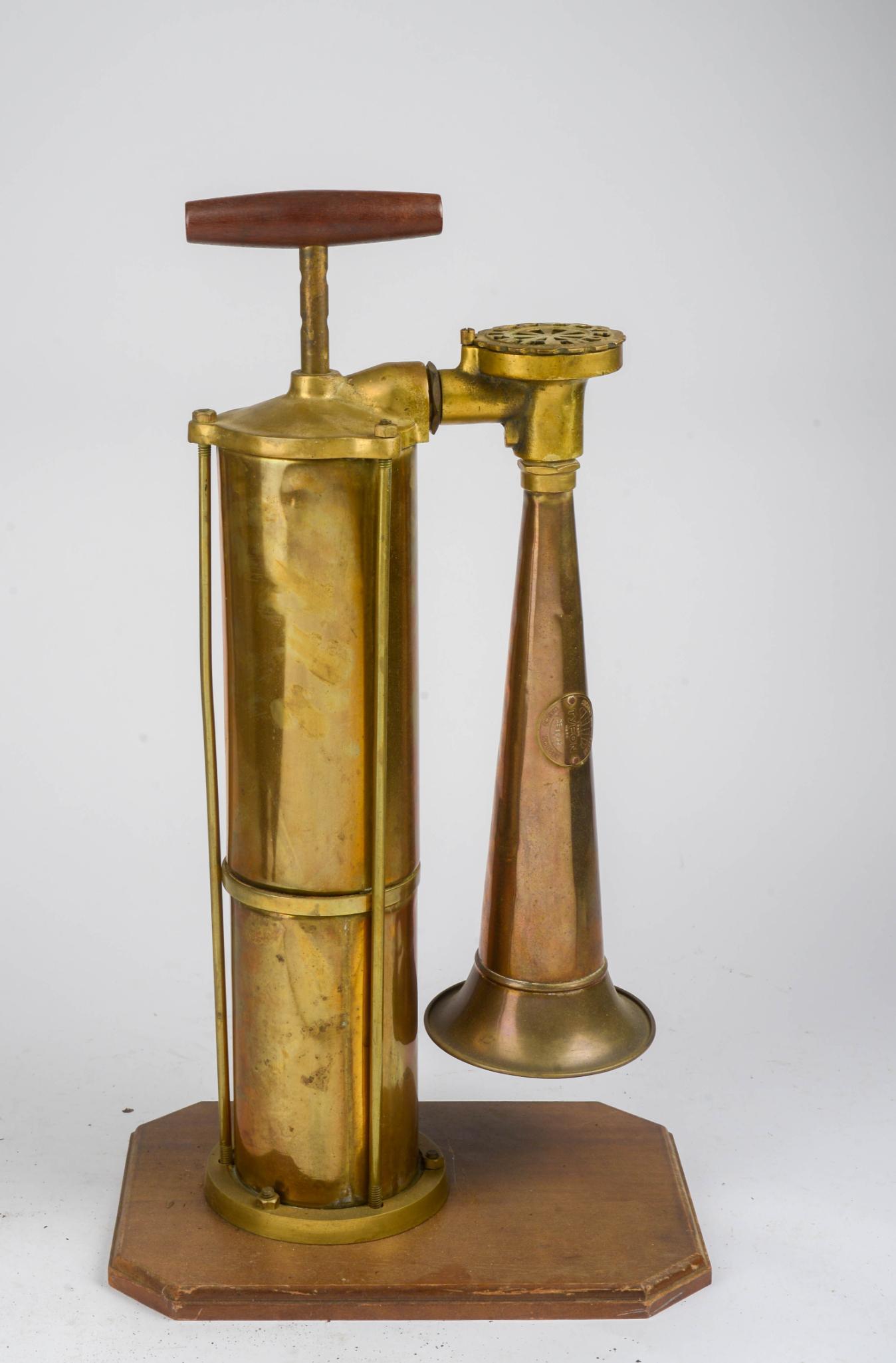 BRASS PUMP FOG HORN. (1 of 3)