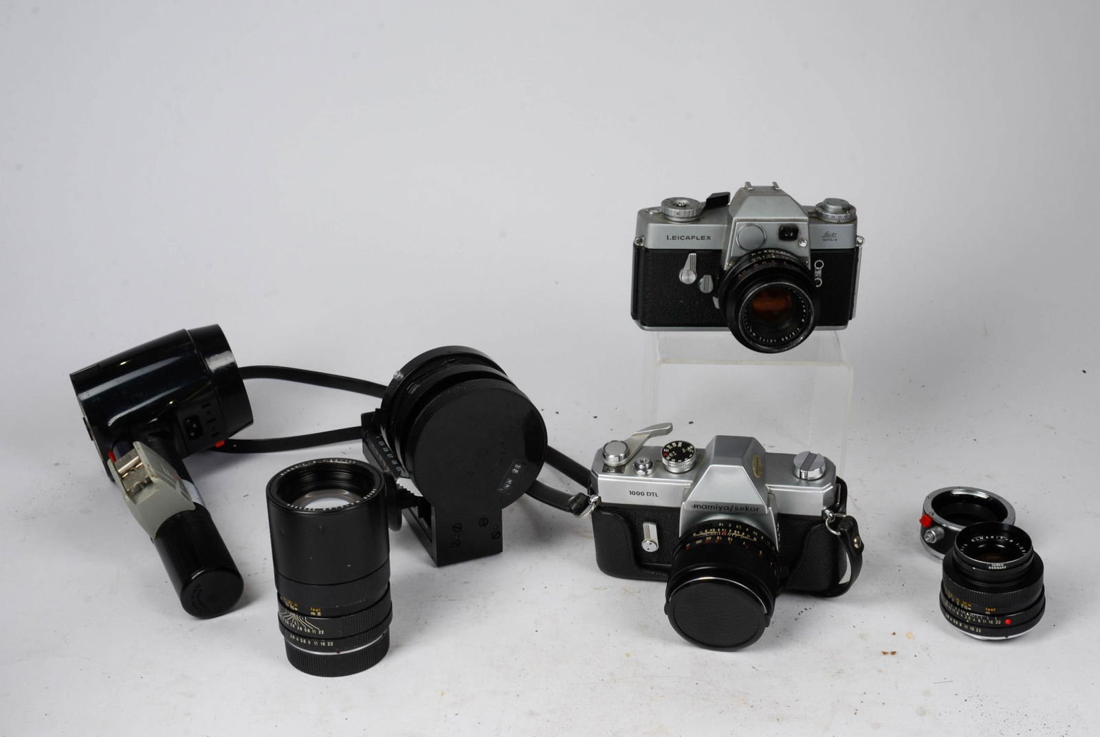 LEICA CAMERA AND LENSES. (1 of 5)