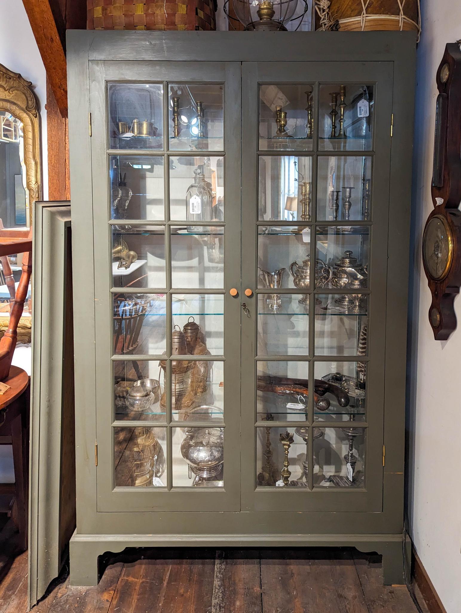 CUSTOM DISPLAY CASE IN GREEN PAINT. (1 of 1)