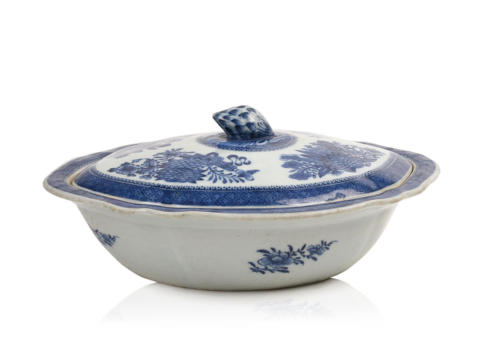 Chinese Export Porcelain Blue Fitzhugh Pattern Covered Serving Dish. (1 of 5)