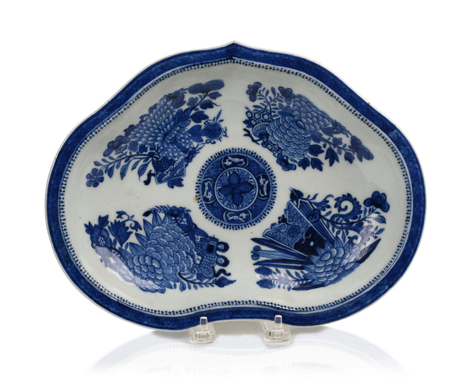 Chinese Export Porcelain Blue Fitzhugh Pattern Bowl. (1 of 3)