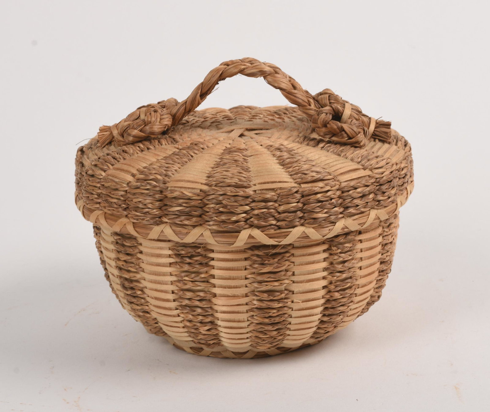 Mary Mitchell Gabriel Passamaquoddy Woven Basket.: 1992. Round with cover. Paperwork included. Diameter 5.5 inches.