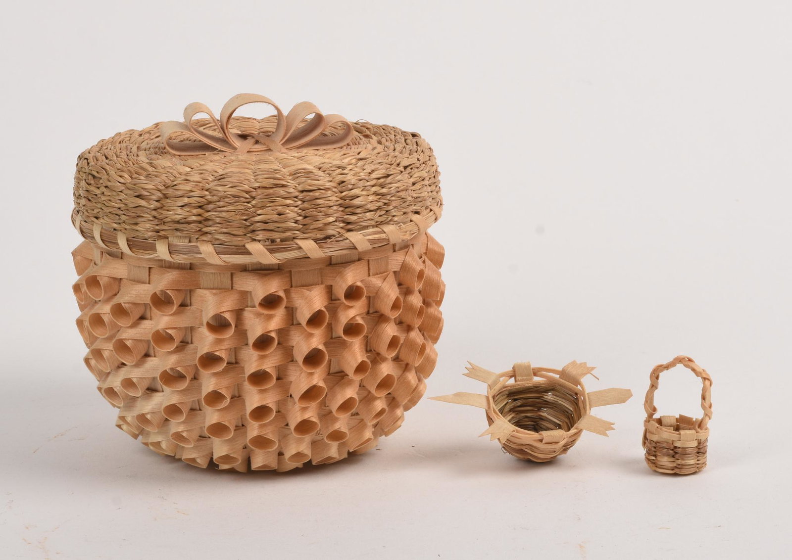 Clara Neptune Keezer Wabanaki Woven Basket.: Passamaquoddy. Round, with cover. Turtle and basket inside. Height 4 inches.