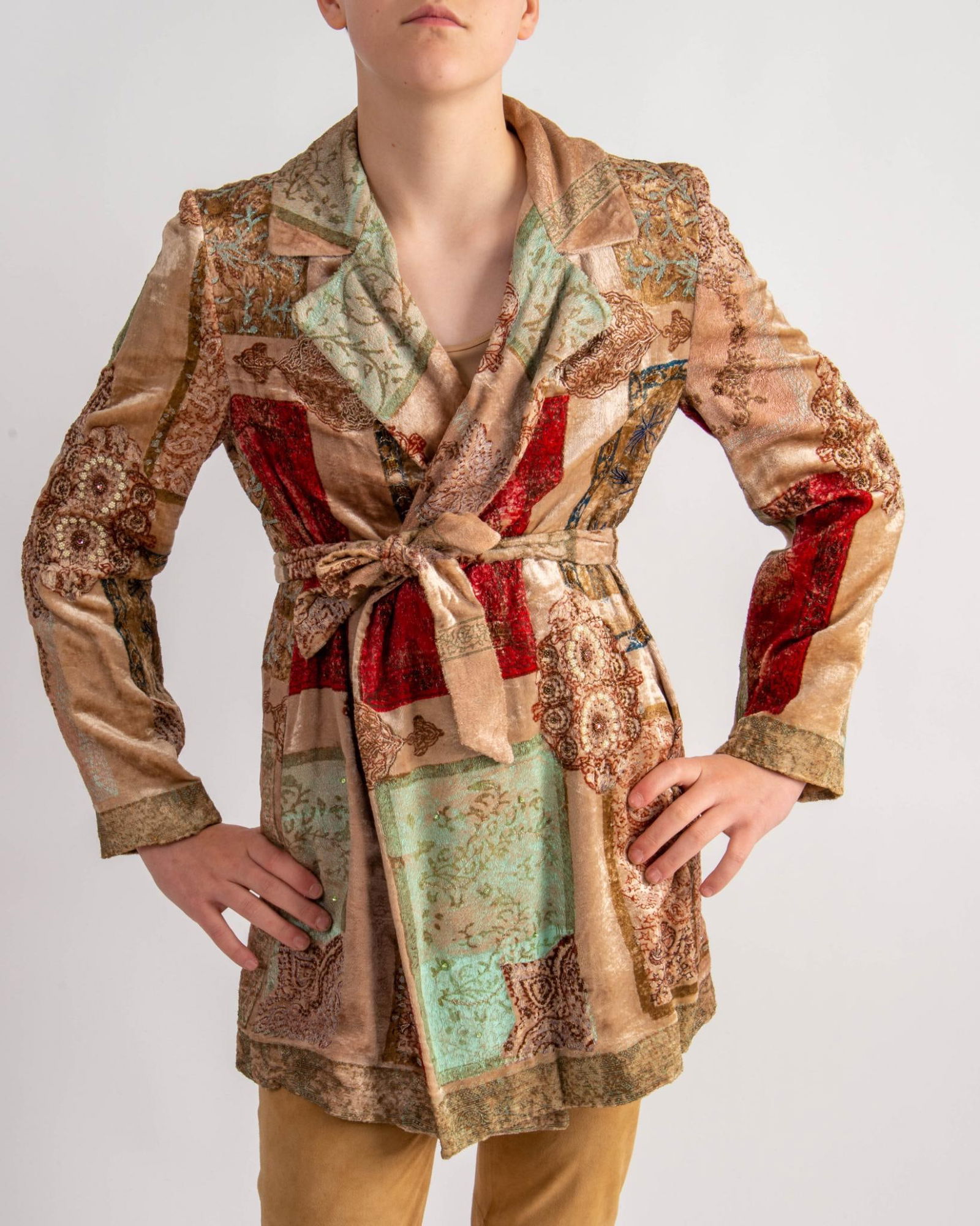 ETRO Brocade Blazer Patchwork Styling, 40: Size 40 CONDITION:These are used articles, and may exhibit minor stains, wear, slight odors, and other minor defects. We have attempted to show any major damage in photographs and note it in the descr