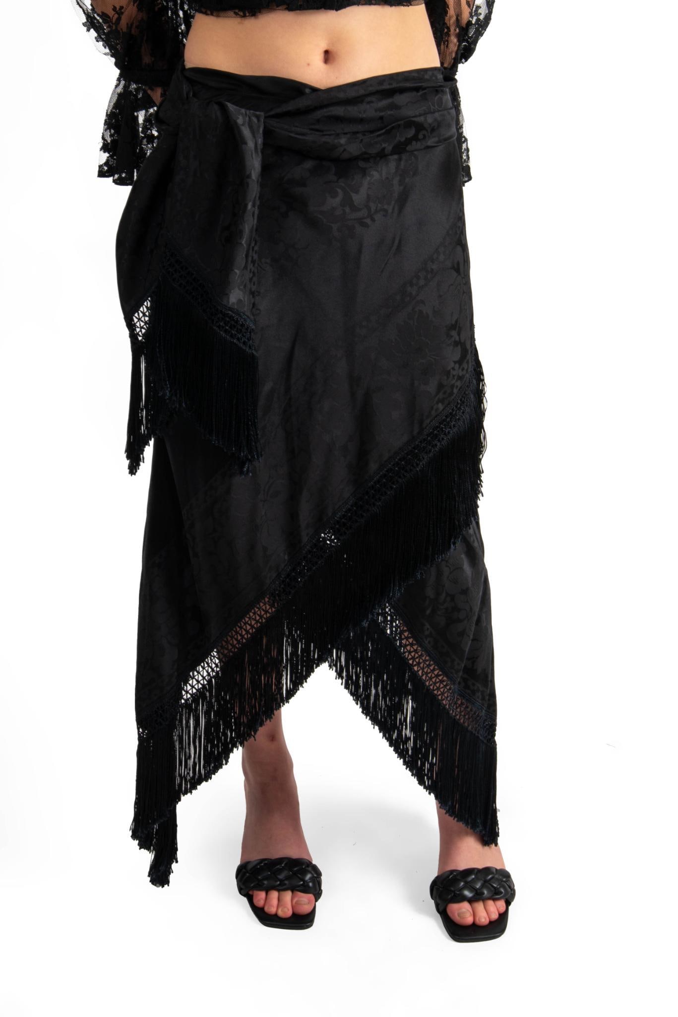 Ralph Lauren Black Label Wrap Skirt with Fringe, 6: Size 6 CONDITION: These are used articles, and may exhibit minor stains, wear, slight odors, and other minor defects. We have attempted to show any major damage in photographs and note it in the descr