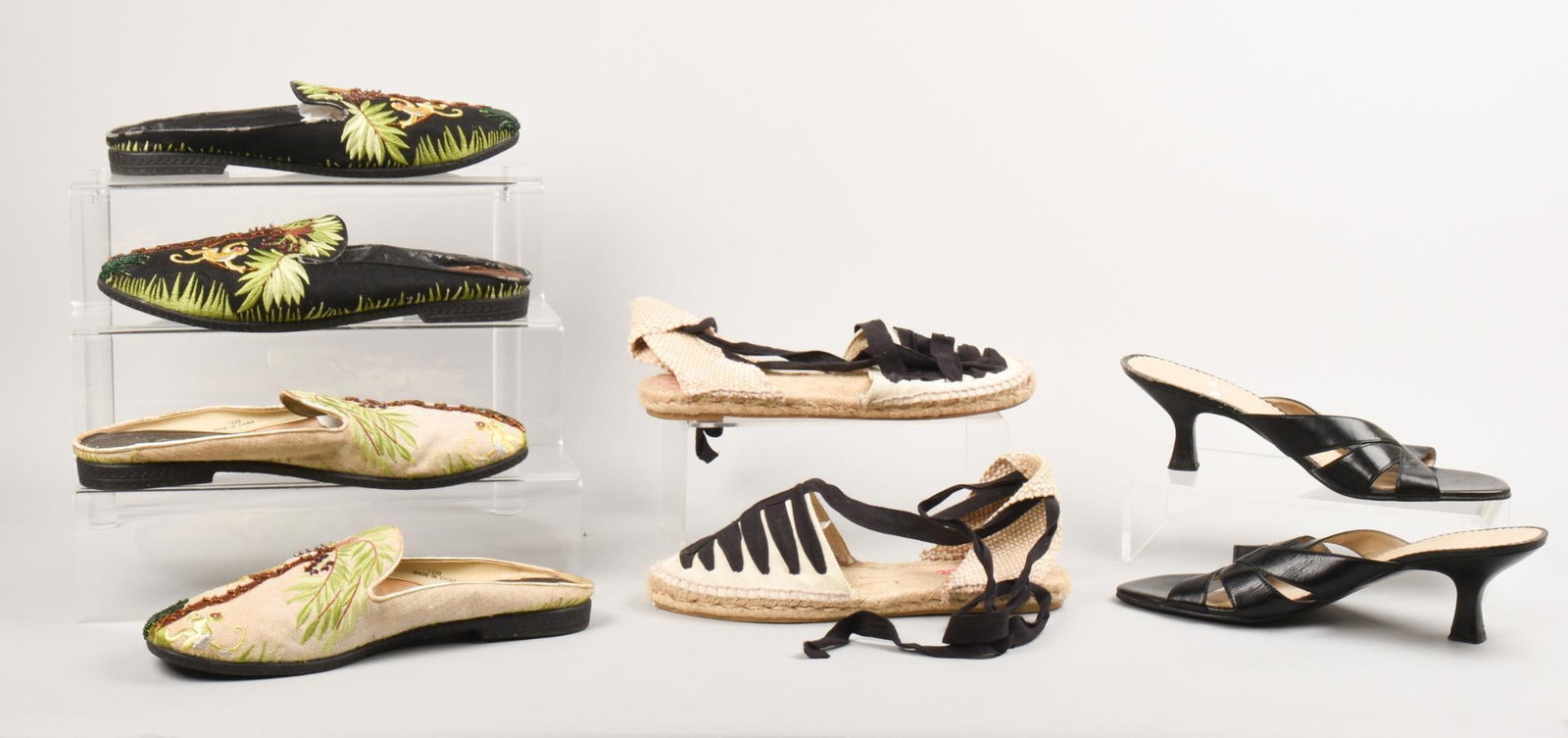 FOUR PAIRS OF DESIGNER SHOES, SIZES 9-10: Beverly Feldman, Castaner, Naturalizer.