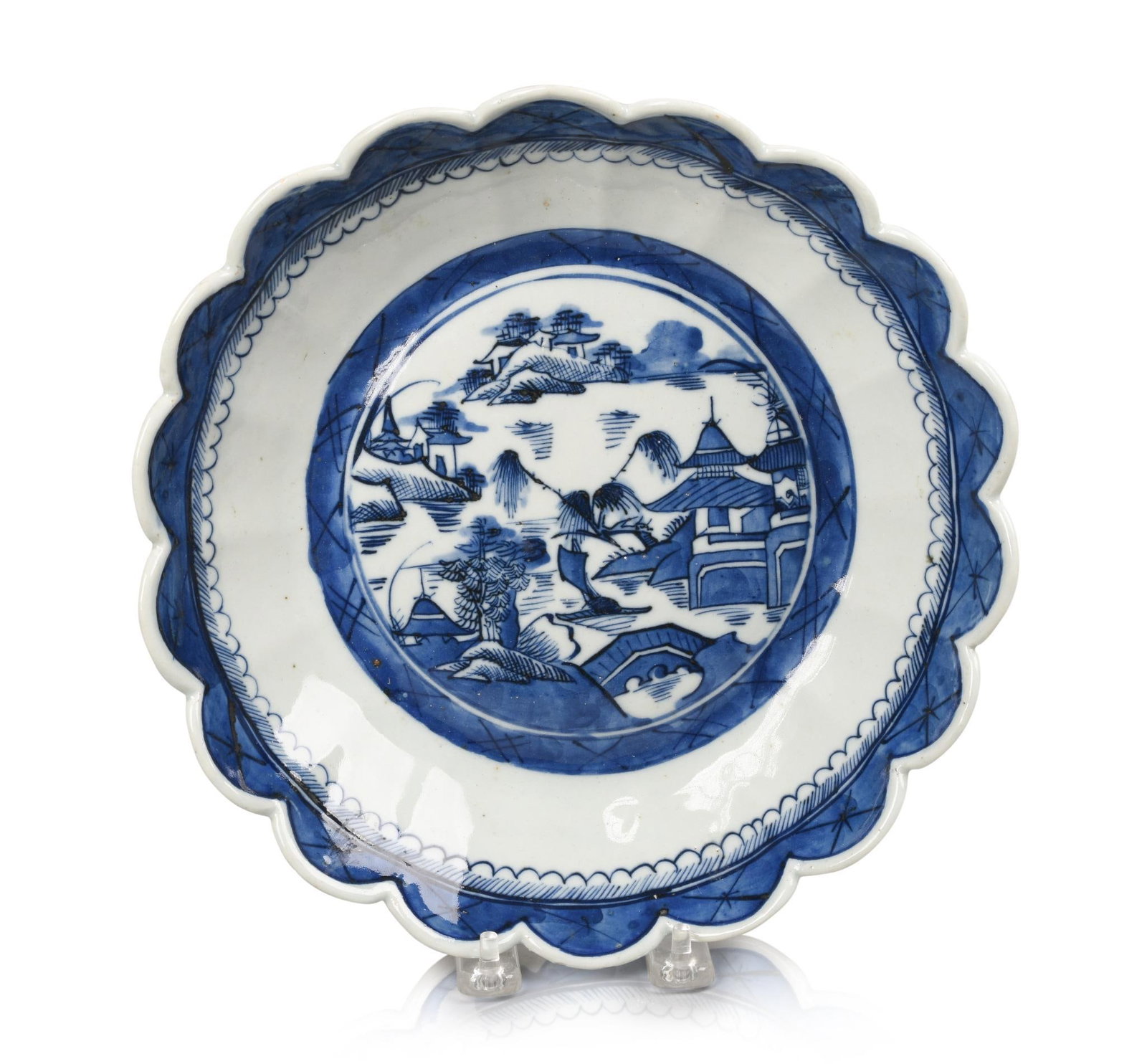 SCALLOPED EDGE CANTON BOWL.: Diameter 10.25 inches. Excellent condition.