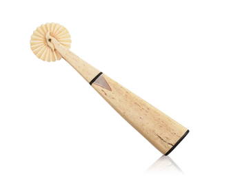 19TH CENTURY WHALEBONE EAGLE HEAD PIE CRIMPER