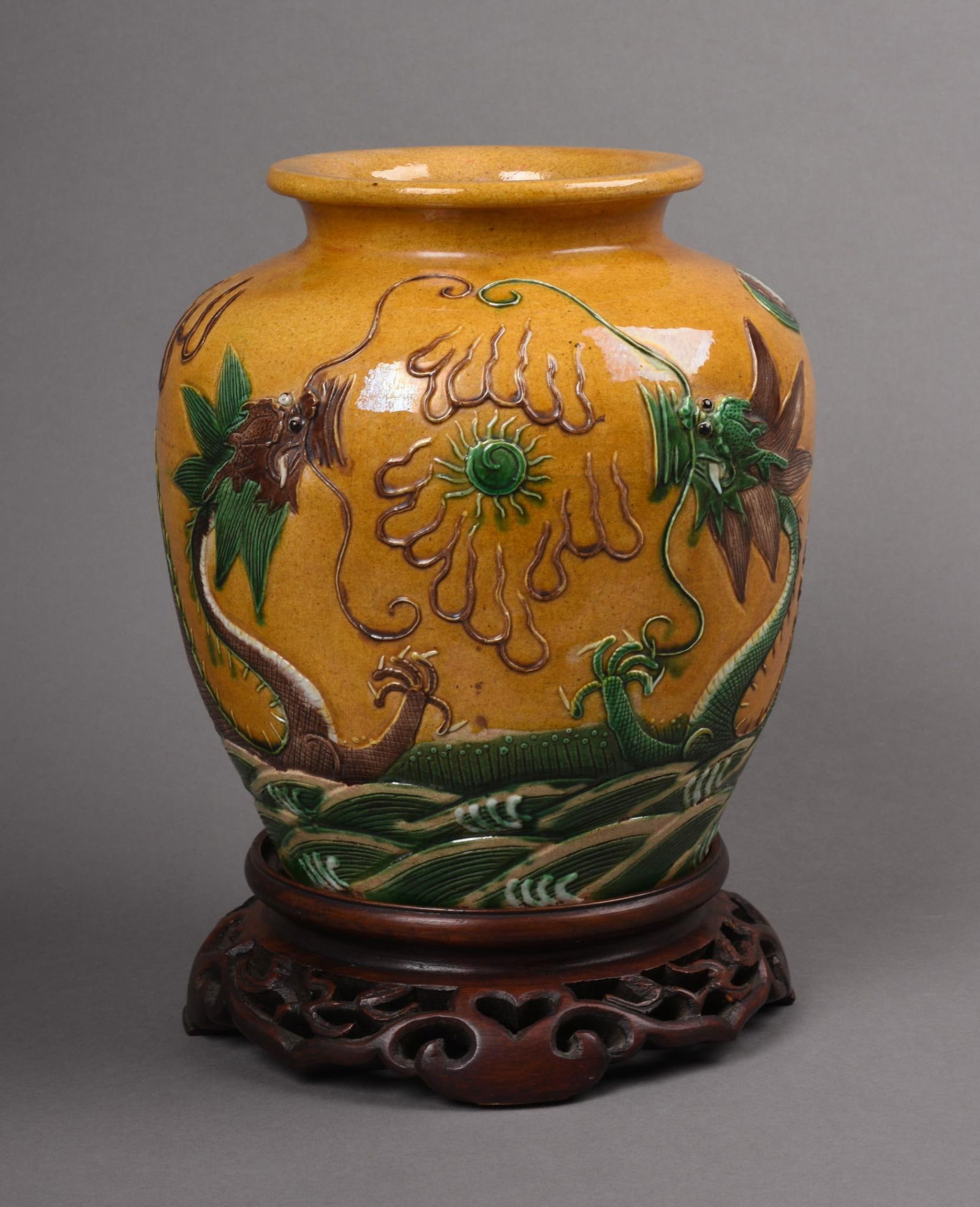 Chinese Sancai Glaze Dragon Jar (1 of 7)