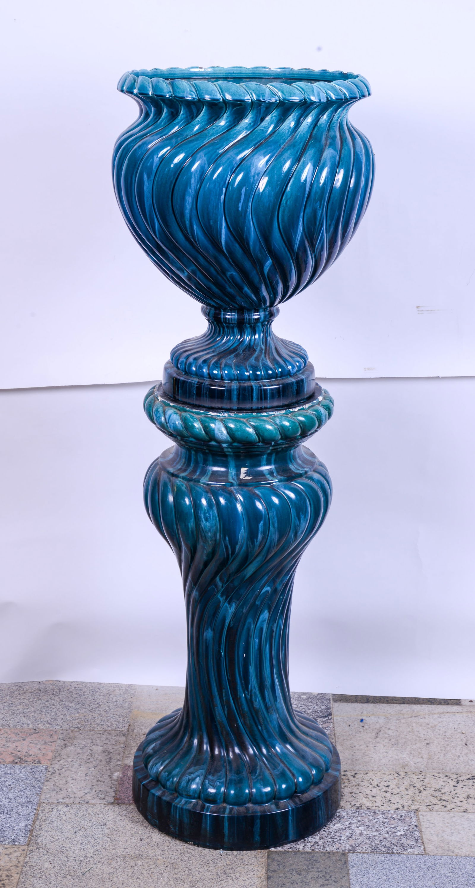 Large Green Porcelain Pedestal and Jardiniere. (1 of 5)