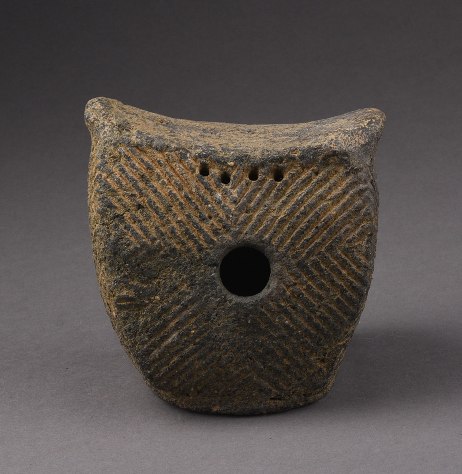 CLAY DIVINATION VESSEL: Height 4 1/8 inches.