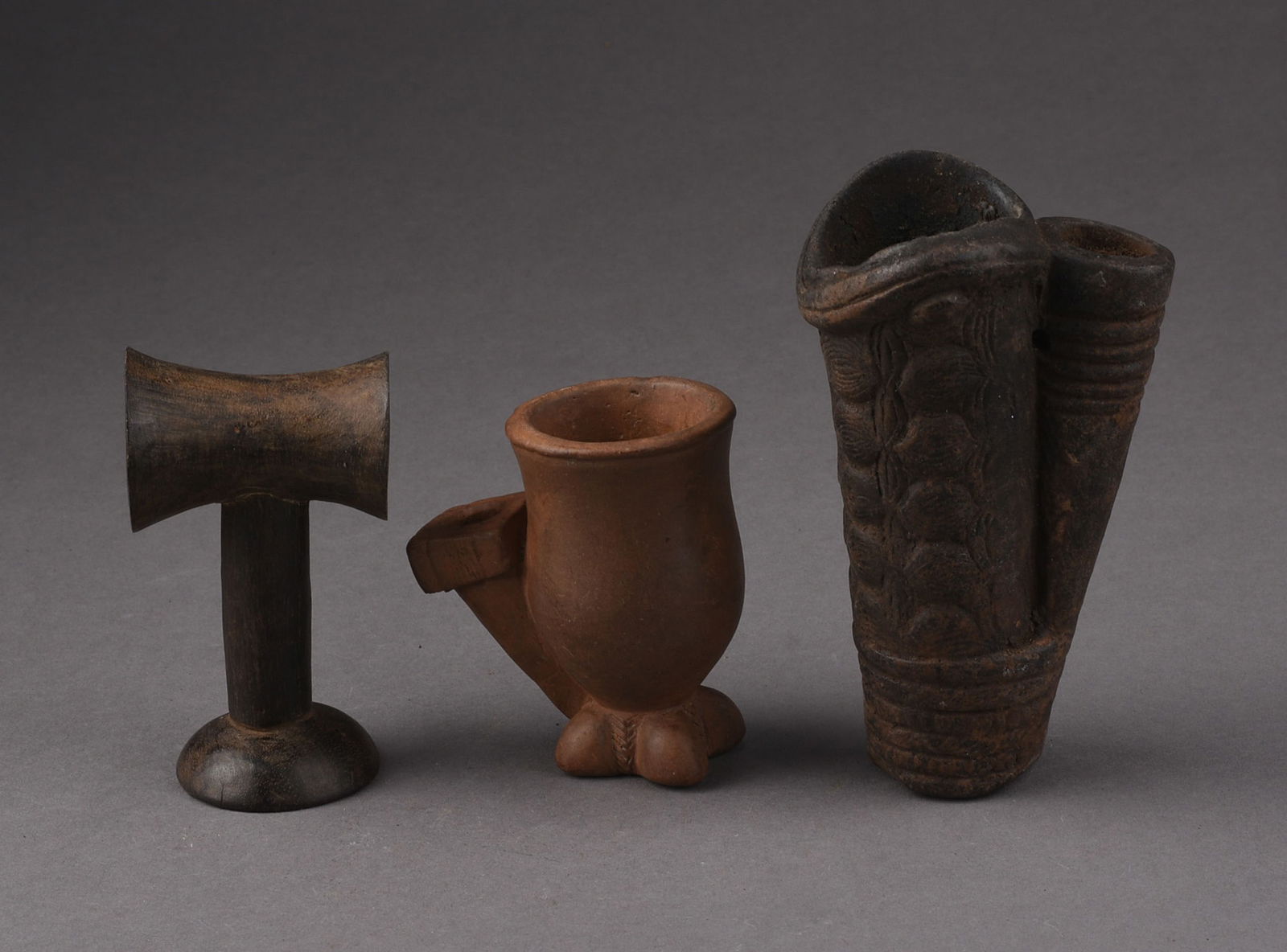 THREE CONTEMPORARY WOODEN AND CLAY PIPES (1 of 5)