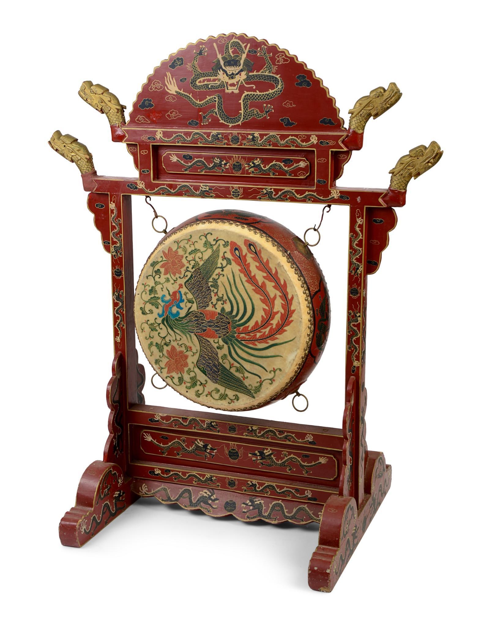 LARGE CHINESE STYLE GONG WITH DRAGON. (1 of 3)