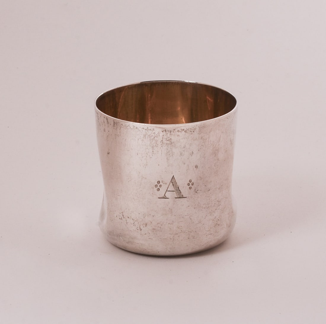 Elsa Peretti for Tiffany & Co Sterling Silver Thumbprint Water Cup: Italy 1984, monogrammed with 'A', height 2.25 inches