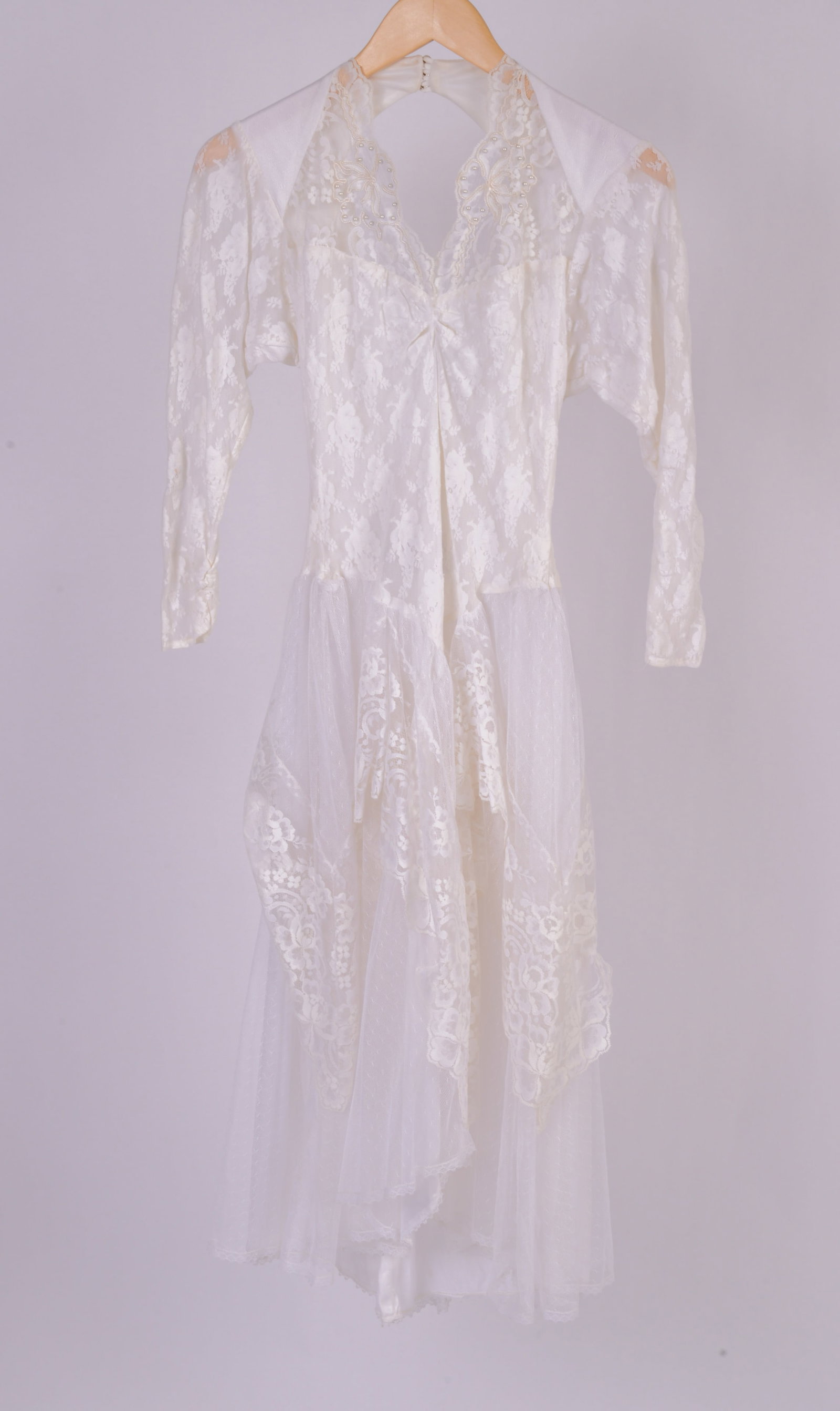 Climax for David Howard Wedding Style Dress: Karen Okada. Circa 1980s. Size 9/10, length 45 inches. Good condition.