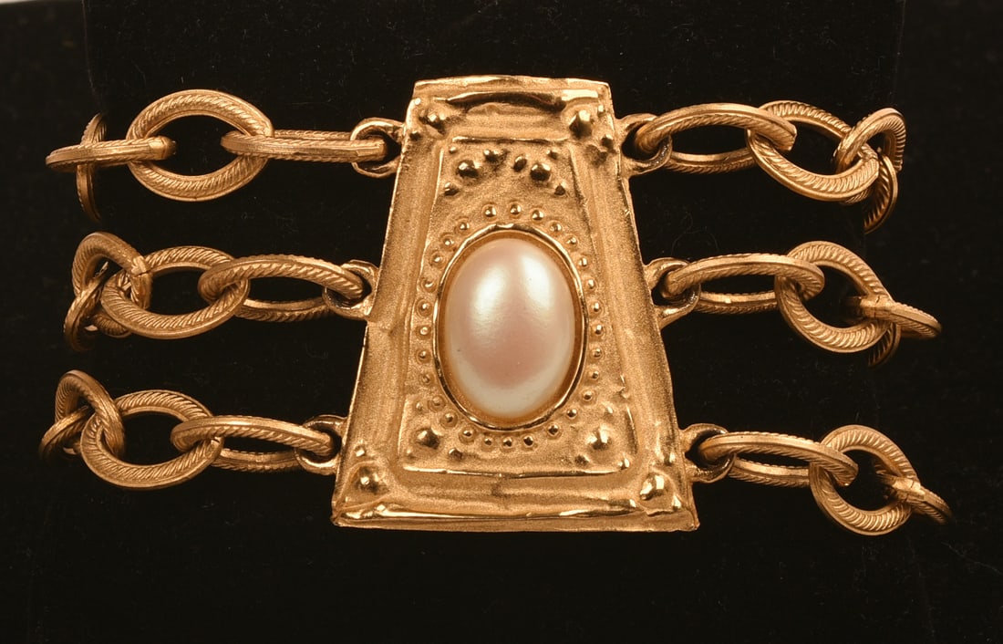 Givenchy Costume Jewelry Bracelet. (1 of 4)