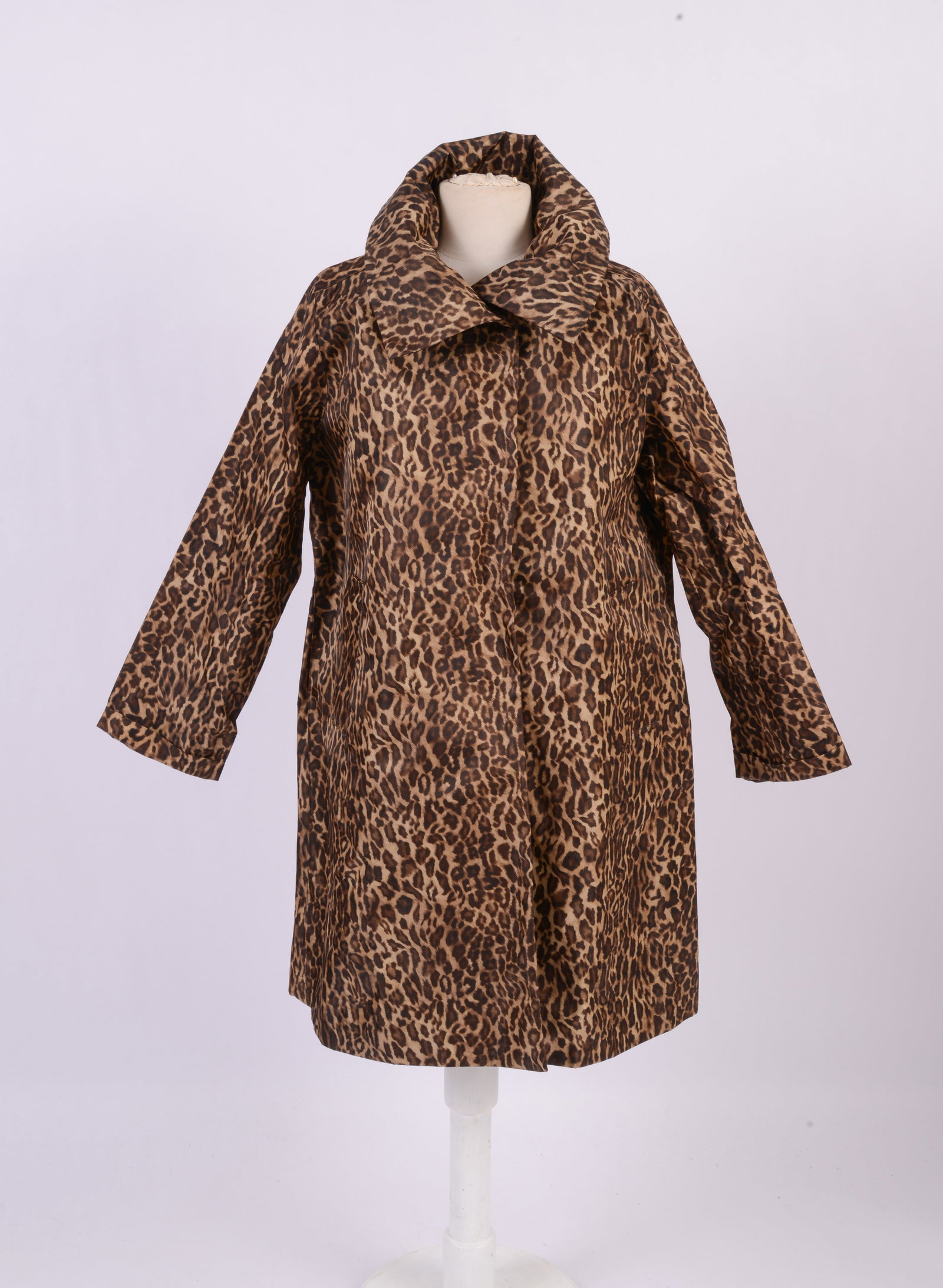 Janepost Cheetah Rain Coat Size L Italian Fabric: With 2 front pockets and snap closures, length 36 inches