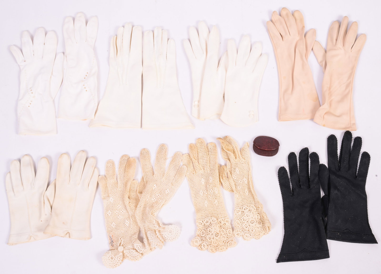 Group of Vintage Women's Gloves: Lengths approximately 9 inches, some minor staining.