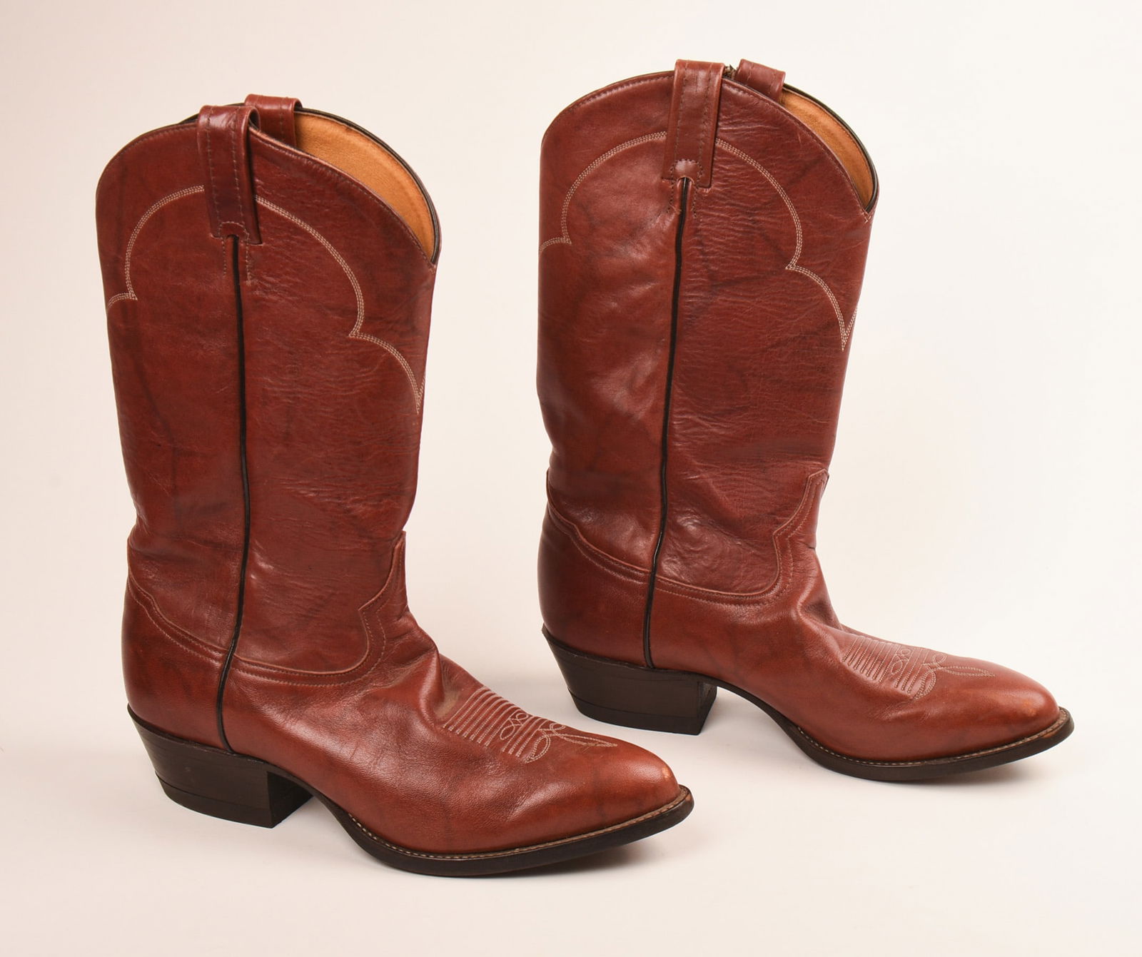 Pair of Tony Lama Cowboy Boots, Size 9. (1 of 6)