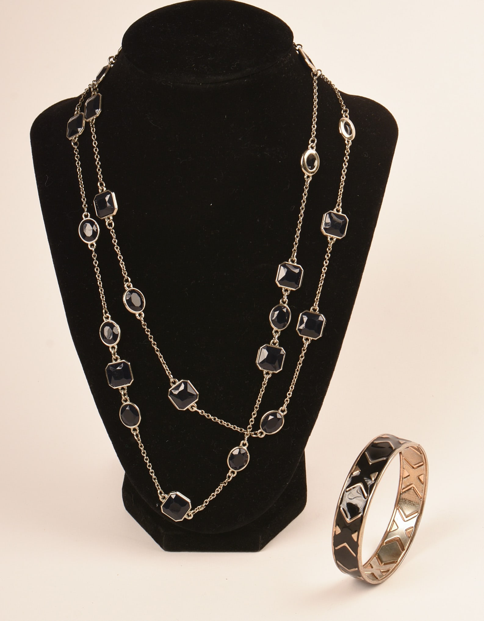 Gold and Black Bead Necklace (1 of 3)