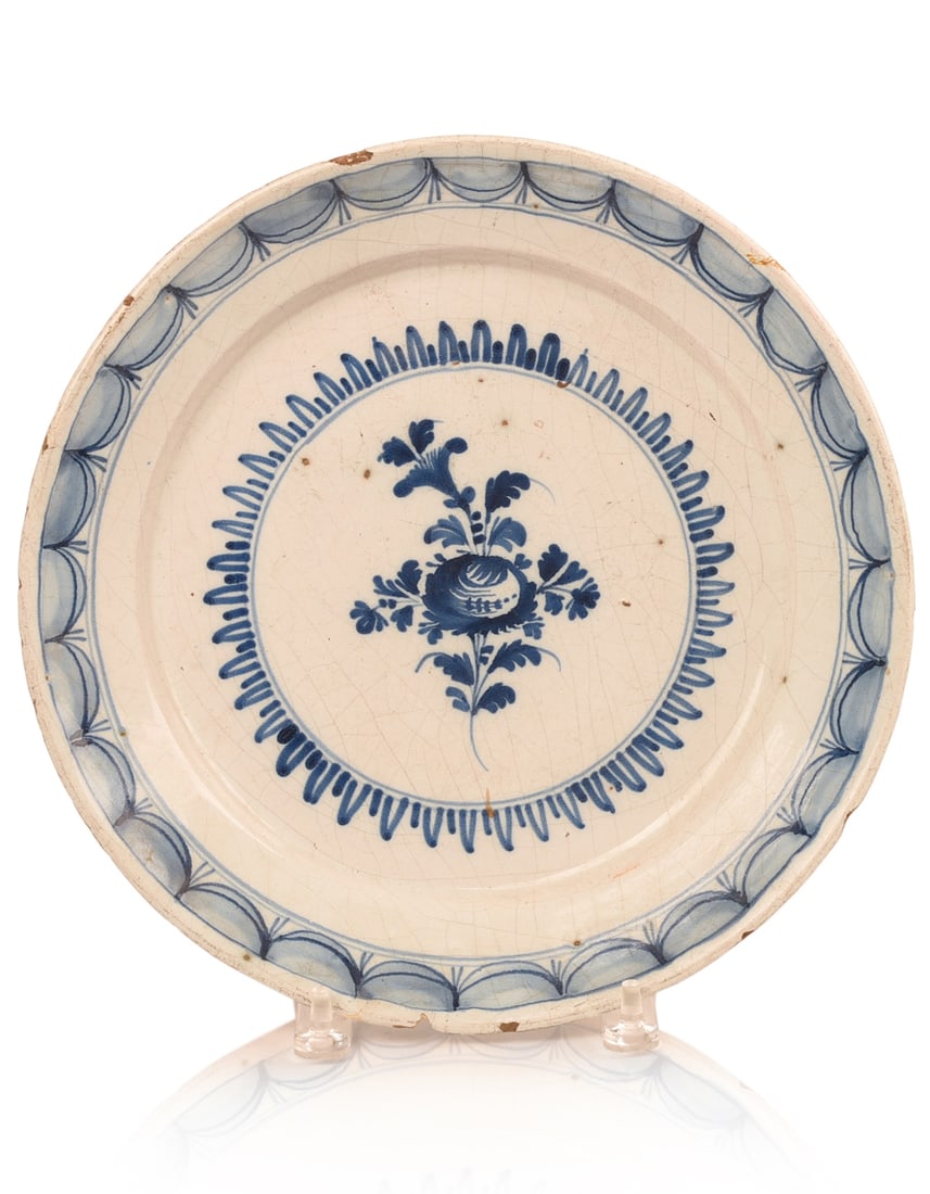 LARGE ENGLISH DELFT CHARGER (1 of 3)