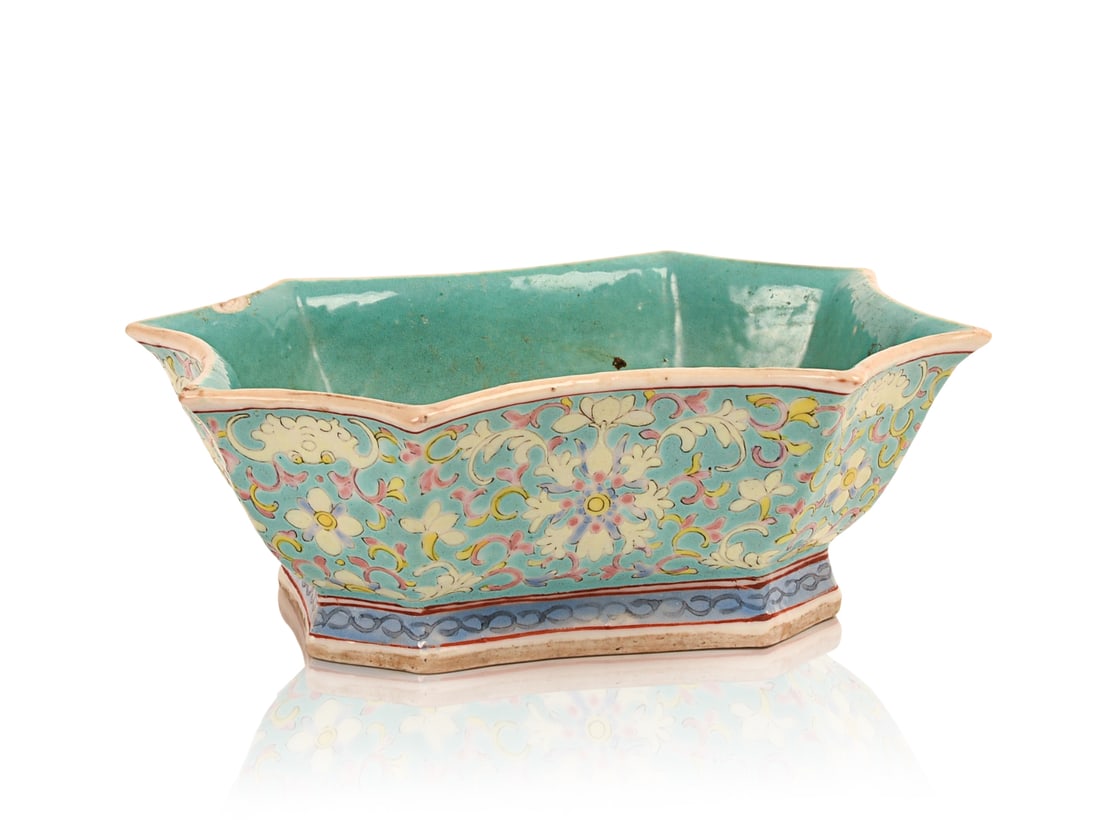CHINESE FAMILLE JAUNE RECTANGULAR BOWL.: Width 6.75 inches. One chip to rim.