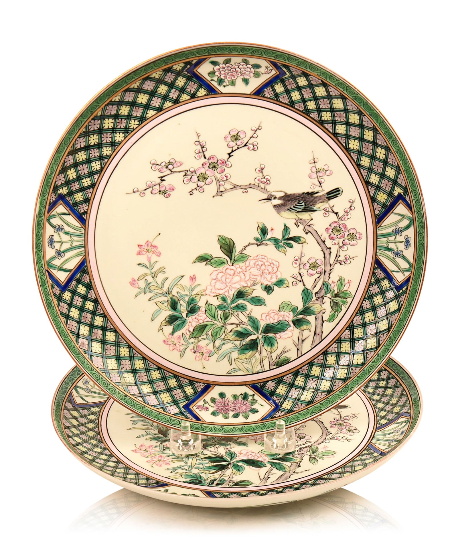 PAIR OF CHINESE PLATES WITH BIRDS.: Mid 20th century, diameter 9.25 inches, very good condition.