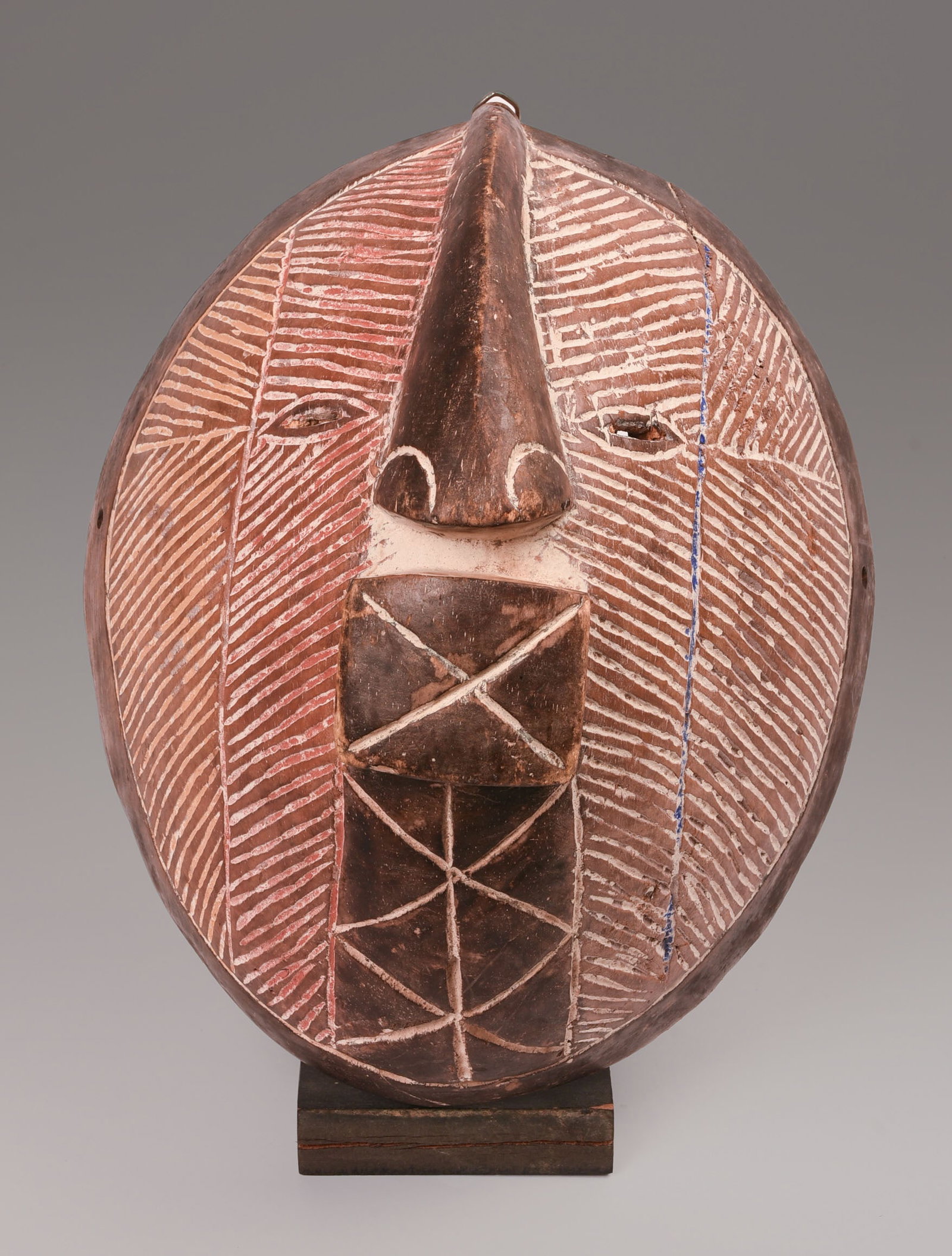 KIFWEBE AFRICAN MASK.: 12 x 10 inches, 20th century. Some wear around edges.