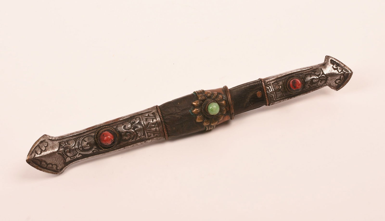 TIBETAN DAGGER. (1 of 4)