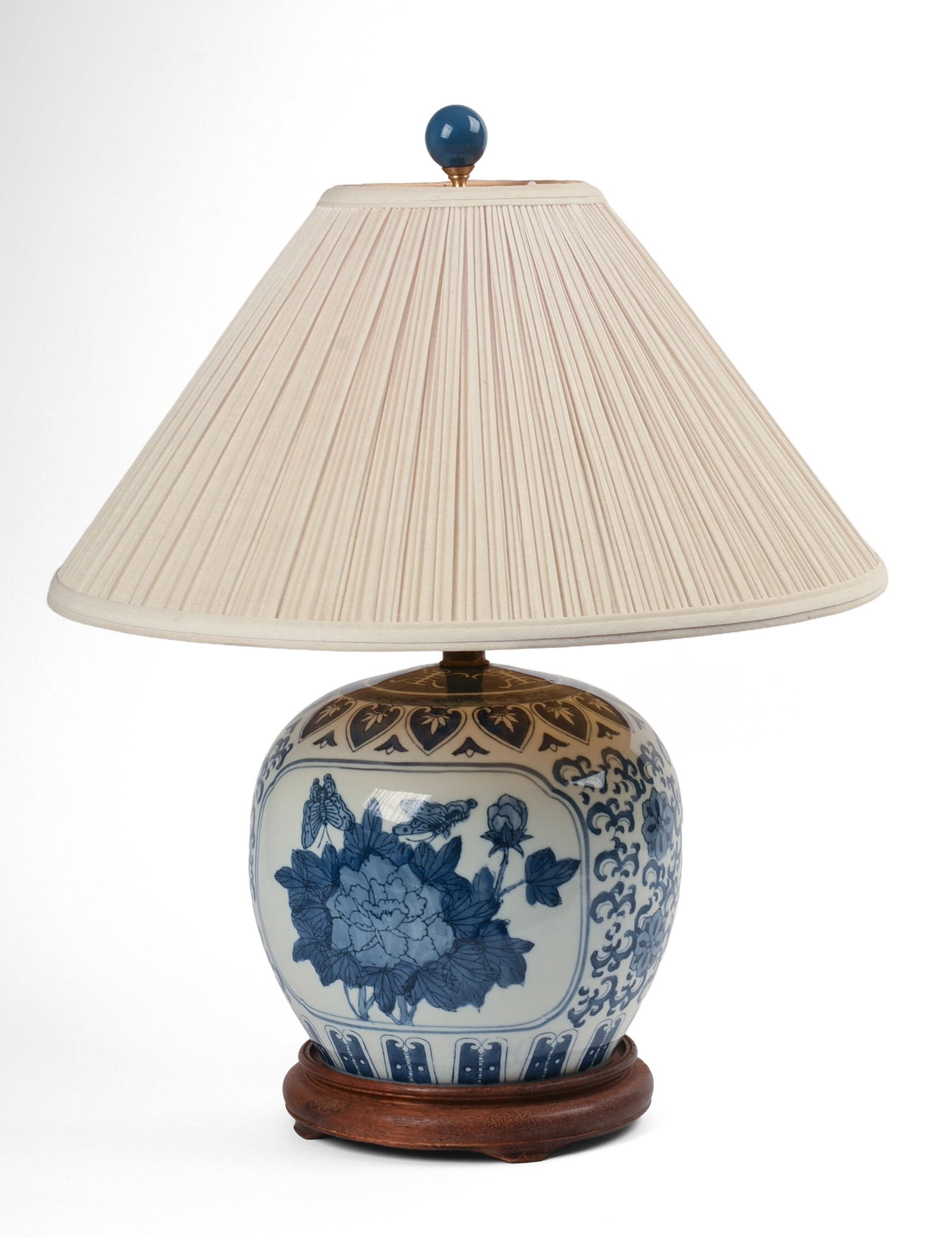 Chinese Blue and White Table Lamp. (1 of 6)
