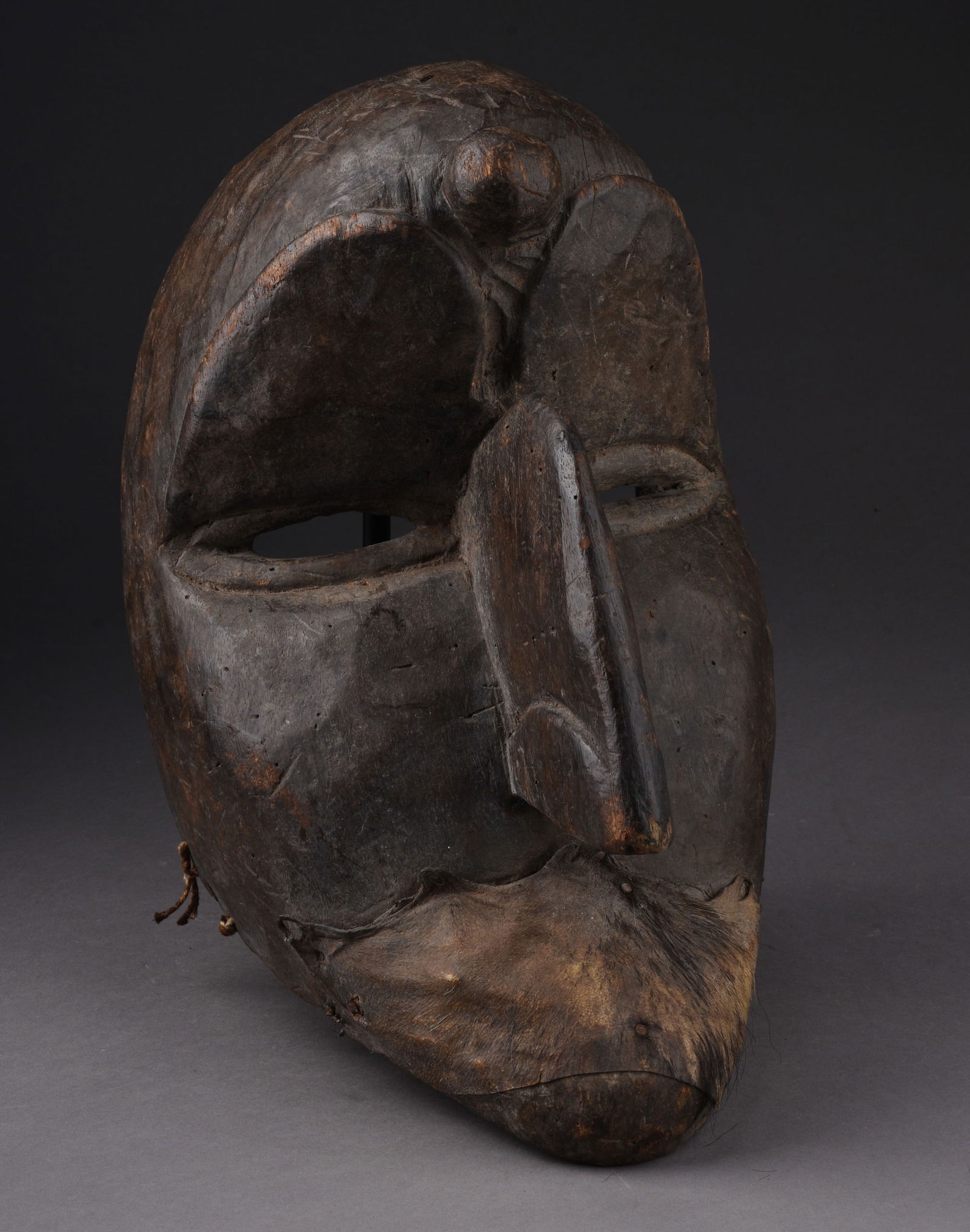 Mbuya Pende Peoples Ceremonial Mask. (1 of 5)