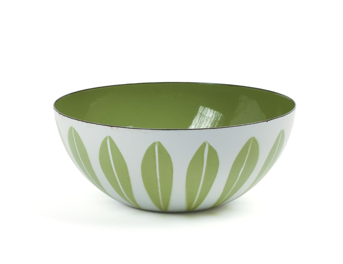 Cathrineholm Enamel Lotus Bowl.: Designed by Grete Prytz Kittelsen, Norway, 1960’s. Height 3.5 inches, diameter 7 1/8 inches. Minor chips to rim and light scratches with wear. IN HOUSE SHIPPING: We offer very competitively priced i