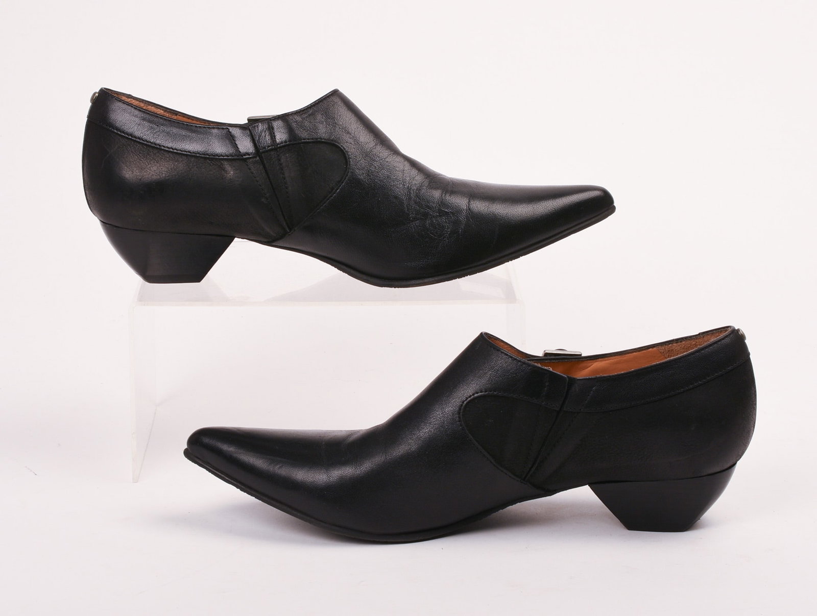 Pair of John Fluevog Women's Shoes.: Black leather with buckle. Model number 1271046. Size 10.5. Good condition. IN HOUSE SHIPPING: We offer very competitively priced in house shipping for all items in this sale. Please contact us for a 
