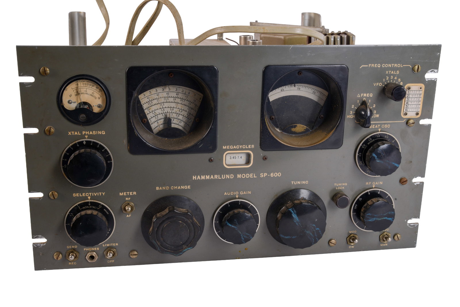 Hammarlund SP-600 Ham Radio Receiver.: Powers on, not tested for operation. IN HOUSE SHIPPING: We offer very competitively priced in house shipping for all items in this sale. Please contact us for a quote.