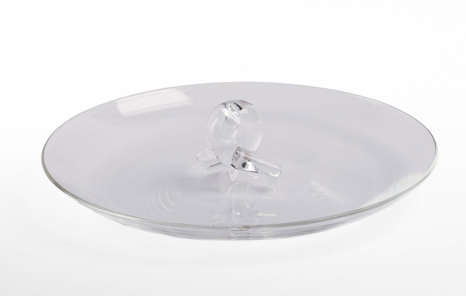 Two Steuben Glass Ash Trays.: Diameters 7 and 7.5 inches. Excellent condition, in a Steuben box. IN HOUSE SHIPPING: We offer very competitively priced in house shipping for all items in this sale. Please contact us for a quote.