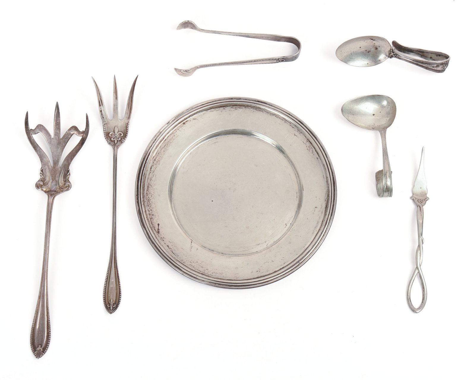 GROUP OF STERLING ITEMS.: Including a plate, tongs, and others. 6.9 troy ounces. Plate diameter 6 inches. IN HOUSE SHIPPING: We offer very competitively priced in house shipping for all items in this sale. Please contact us fo