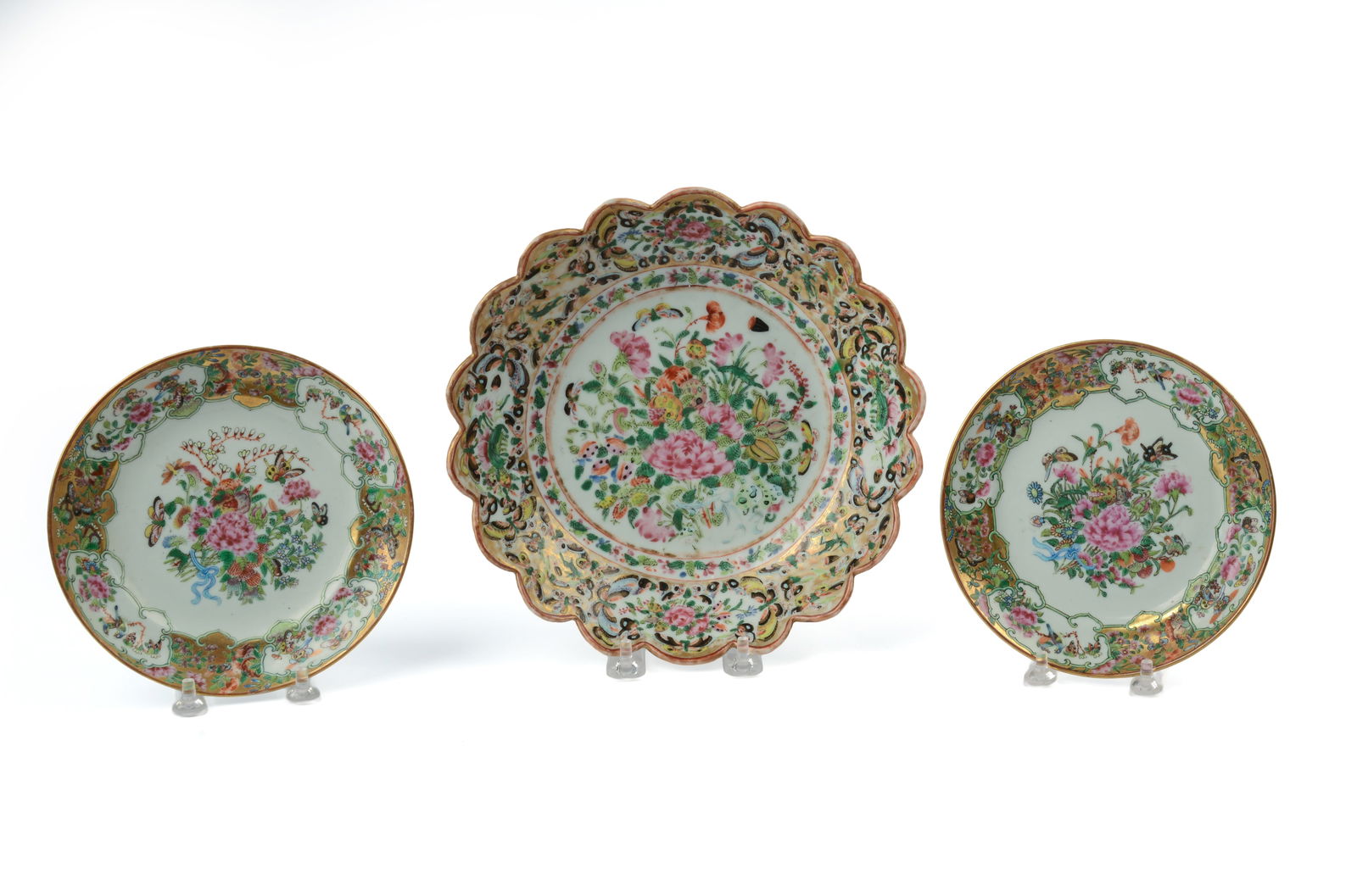 THREE CHINESE FAMILLE ROSE ITEMS (1 of 5)