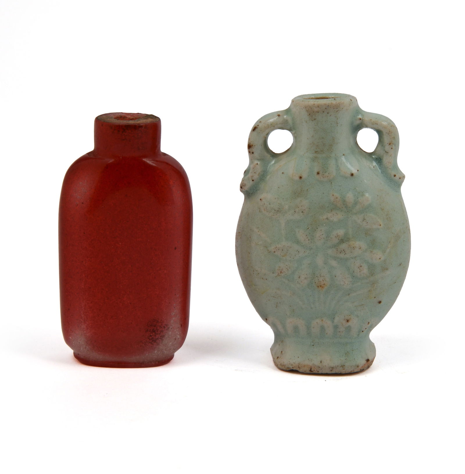 TWO CHINESE SNUFF BOTTLES (1 of 7)