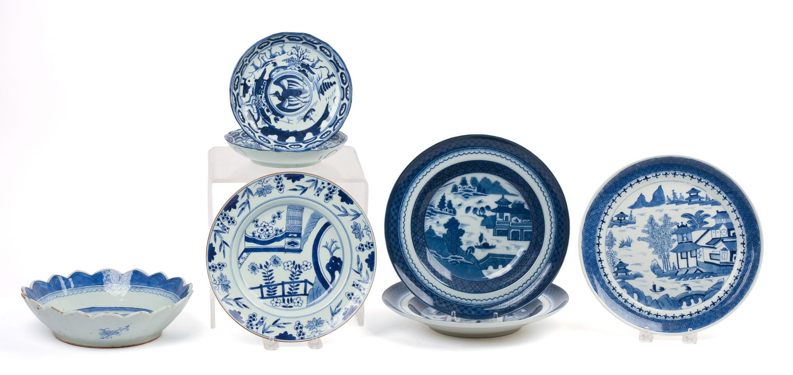 SEVEN CHINESE BLUE AND WHITE ITEMS. (1 of 7)