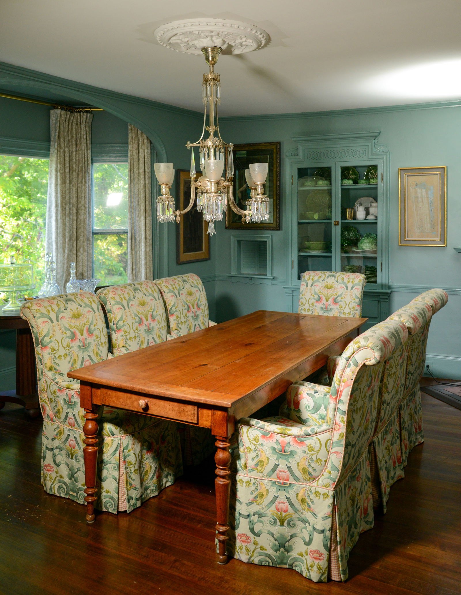 Large Pine Extension Harvest Table. (1 of 4)