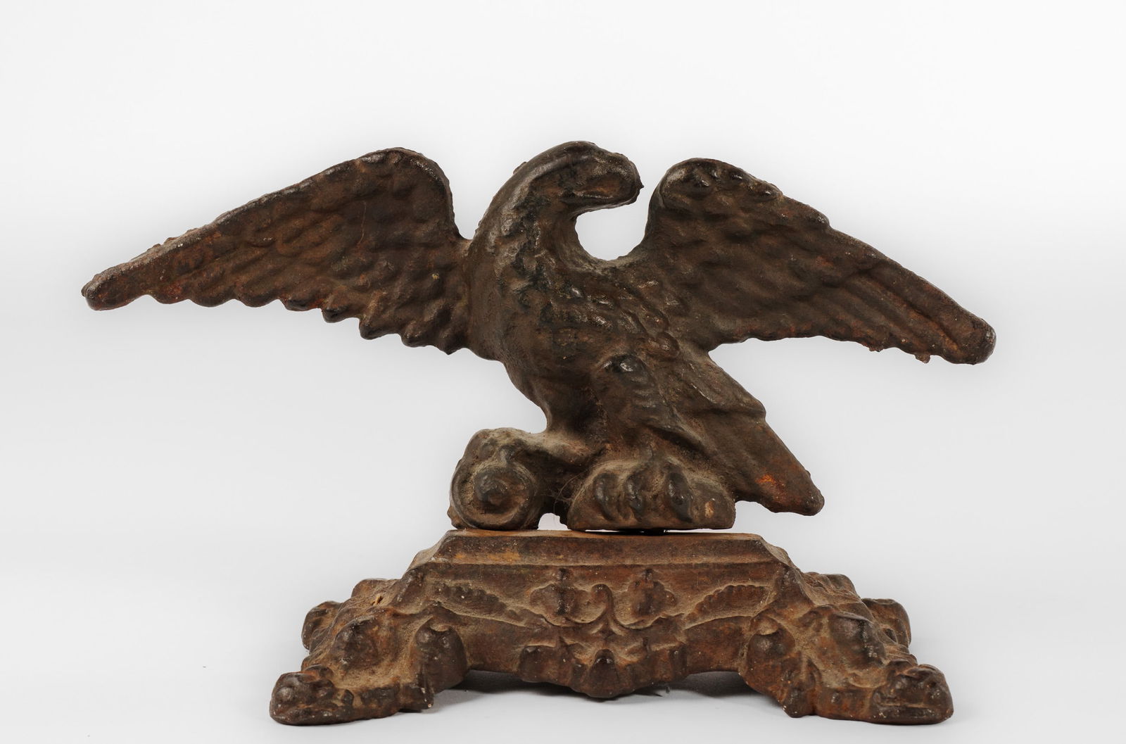 Cast Iron Eagle Doorstop. (1 of 3)