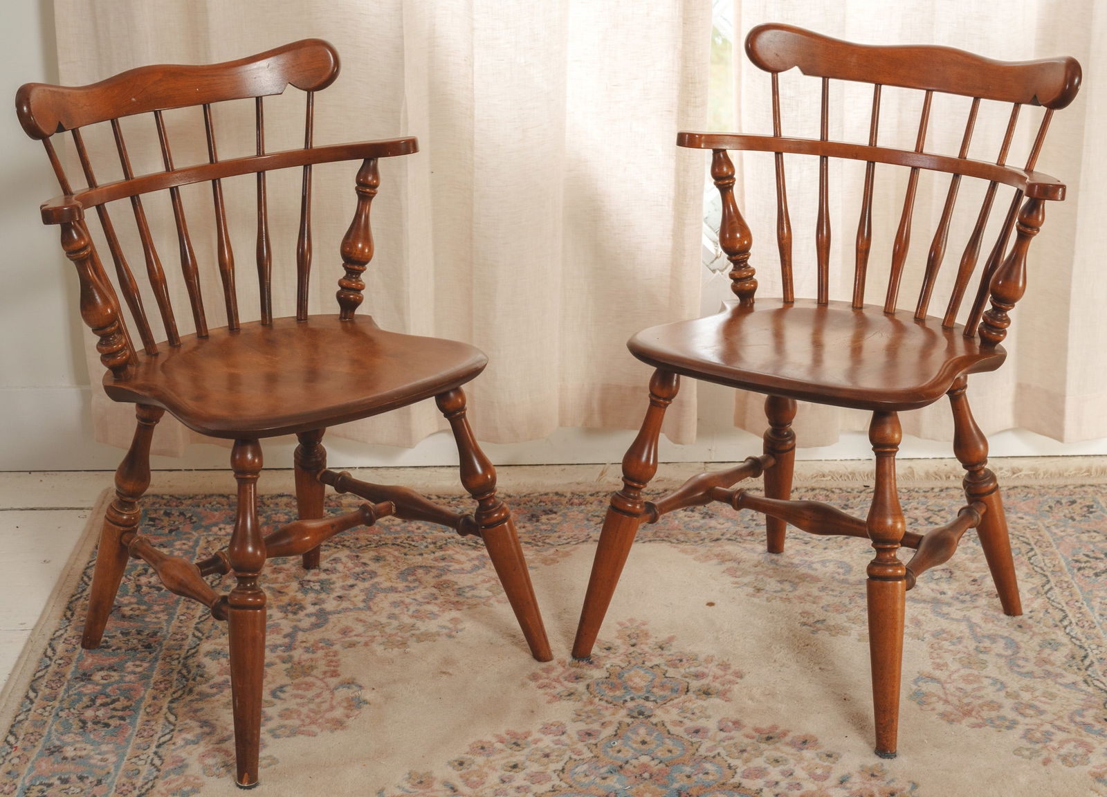 Pair of 20th Century Comb Back Windsor Chairs. (1 of 4)
