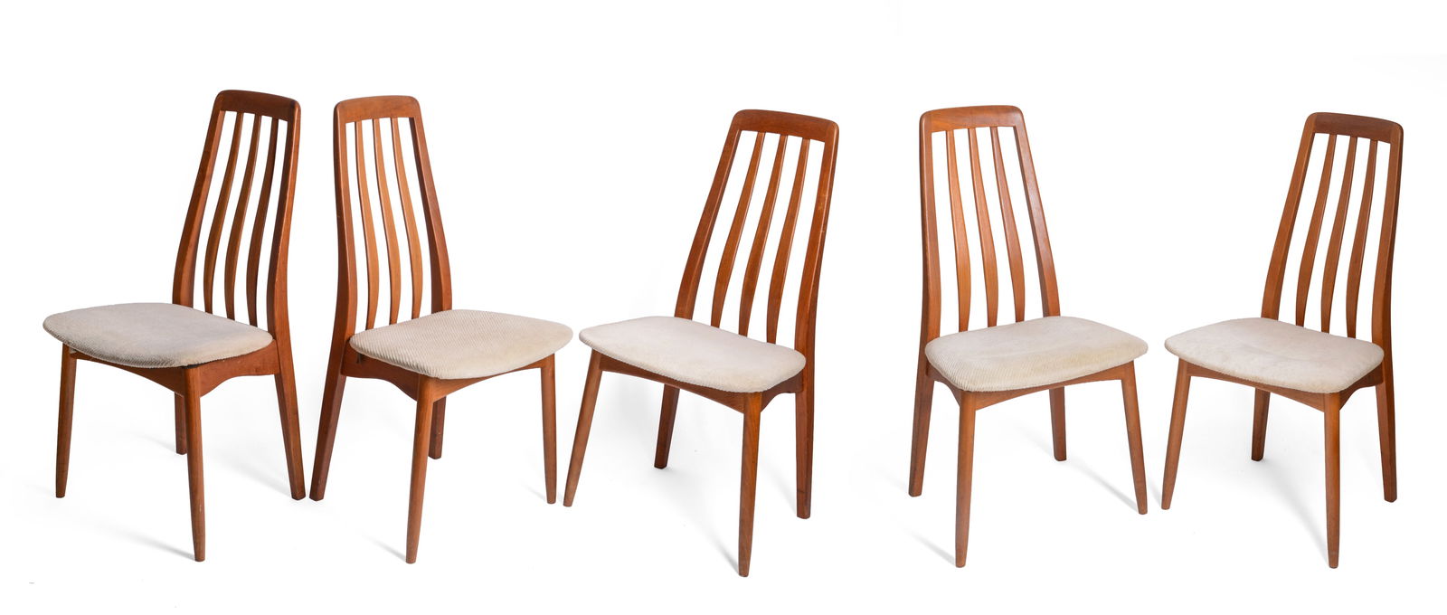 FIVE SUN FURNITURE TEAK DINING CHAIRS.: Seat height 18 inches, overall height 38 inches. Some surface scratches.