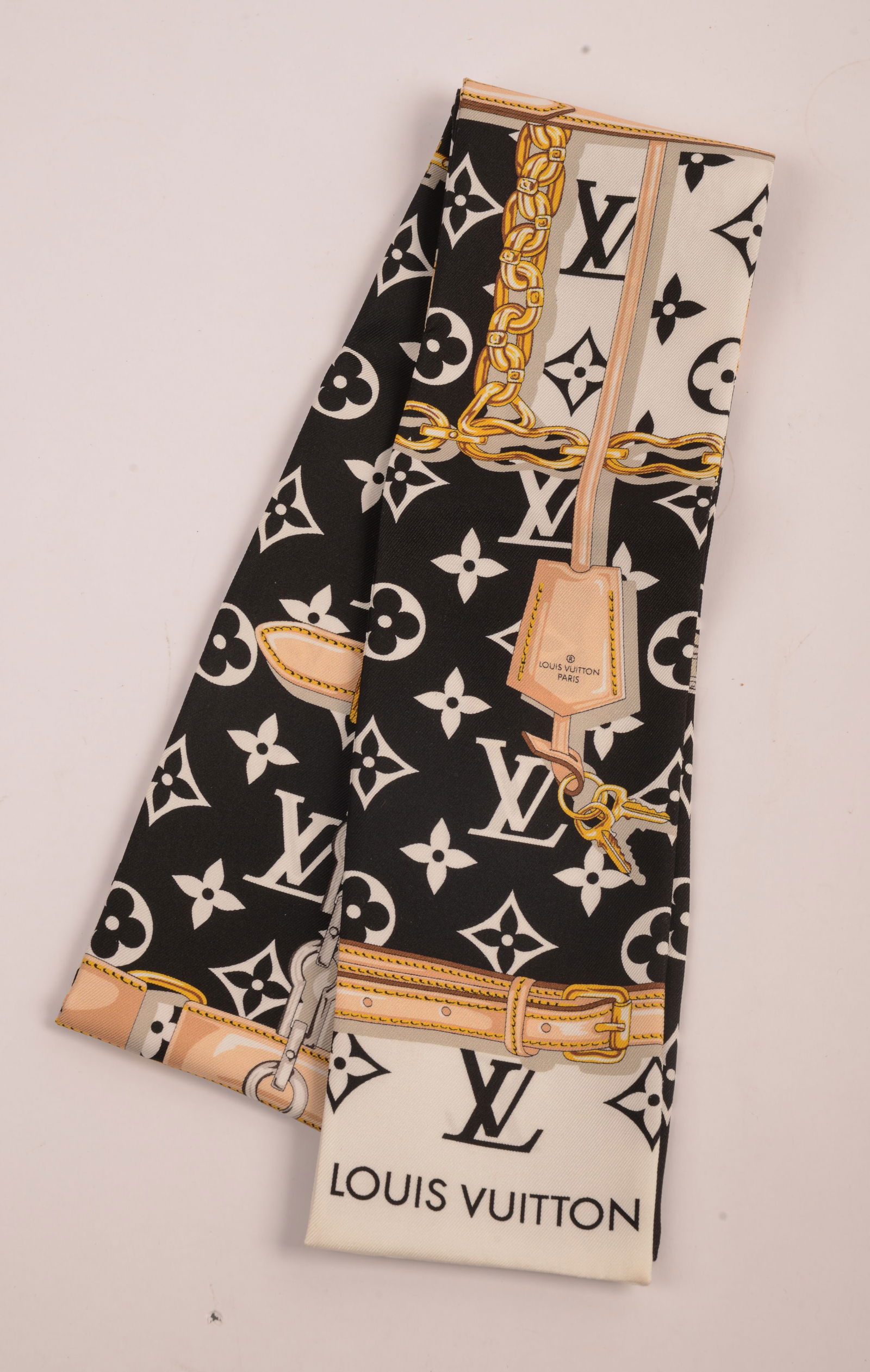 LOUIS VUITTON SILK SCARF. (1 of 6)