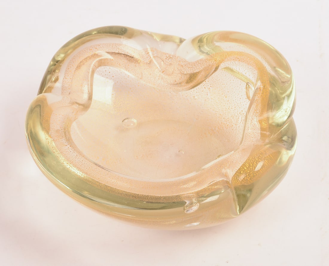 GLASS ASHTRAY WITH GOLD FLECKS. (1 of 4)