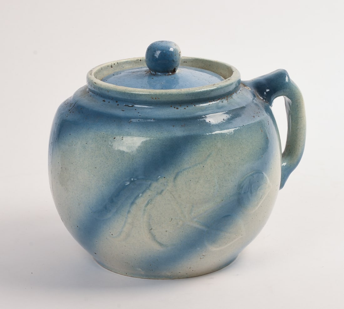 BLUE STONEWARE BOSTON BAKED BEANS CROCK. (1 of 6)